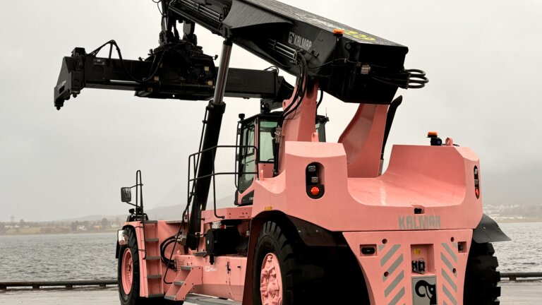 Pink reachstacker champions breast cancer awareness in Norway