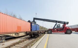 Kalmar equipment keeps BMW on the road